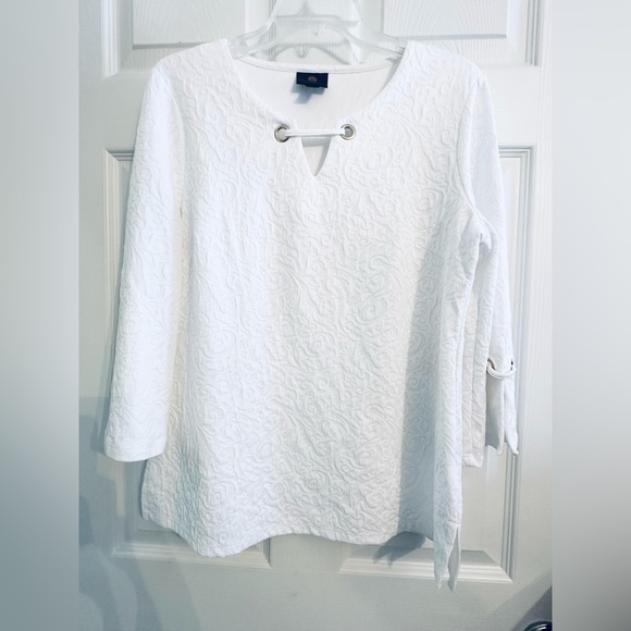 JM Collection Tops - JM Collection White Textured 3/4 Length Sleeves Blouse Size Medium